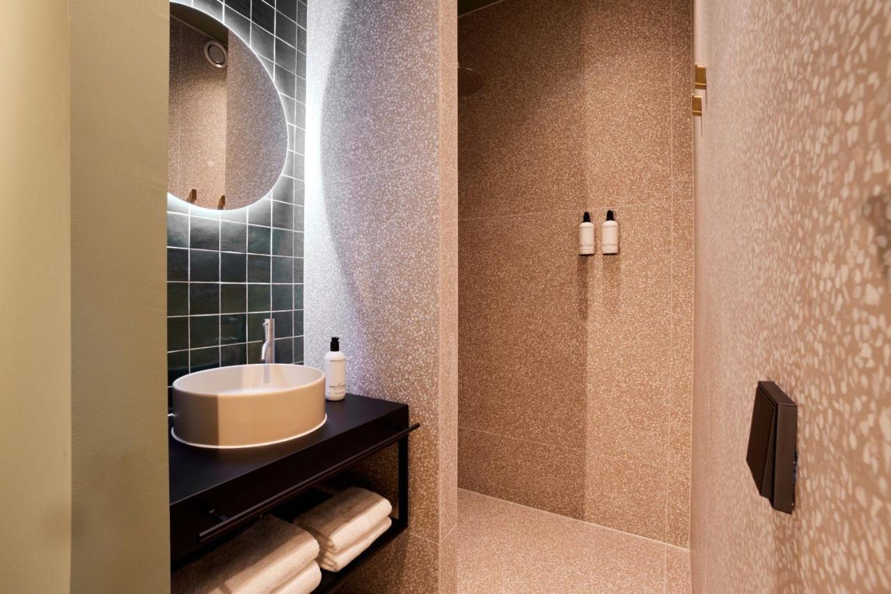 Heavens Hotel 4*